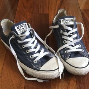 Navy blue women’s converse